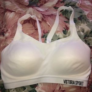 NEVER WORN Victoria’s Secret padded sports bra